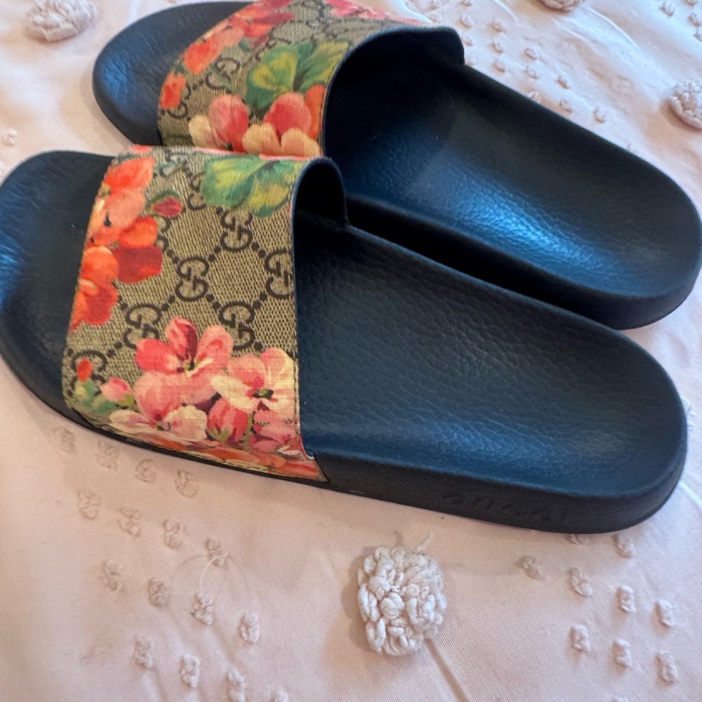 Gucci Floral Slide Sandals - Black and Multicolor